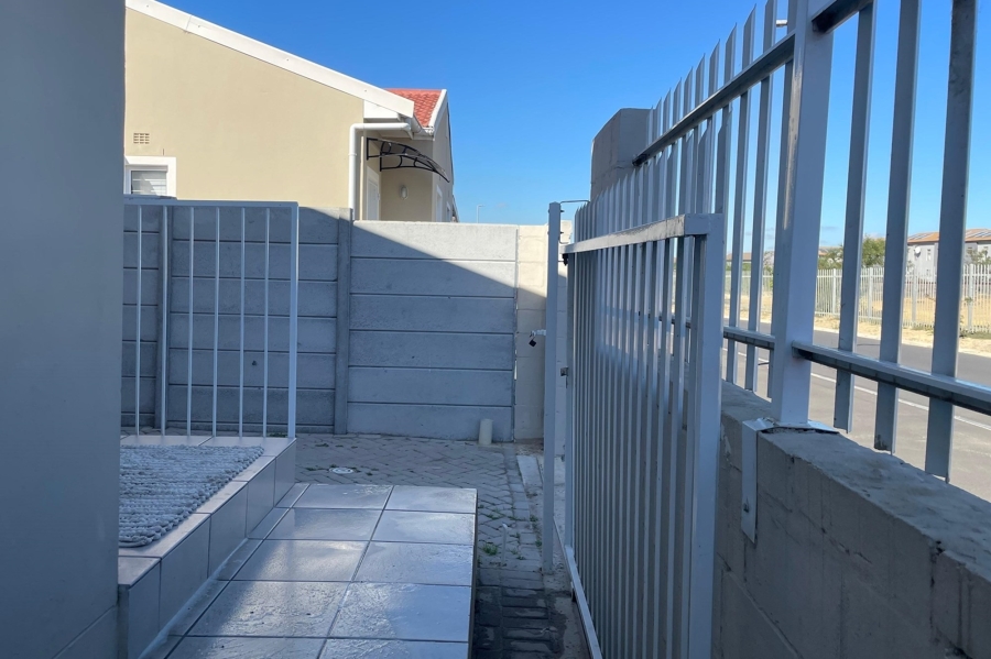 2 Bedroom Property for Sale in Parklands Western Cape